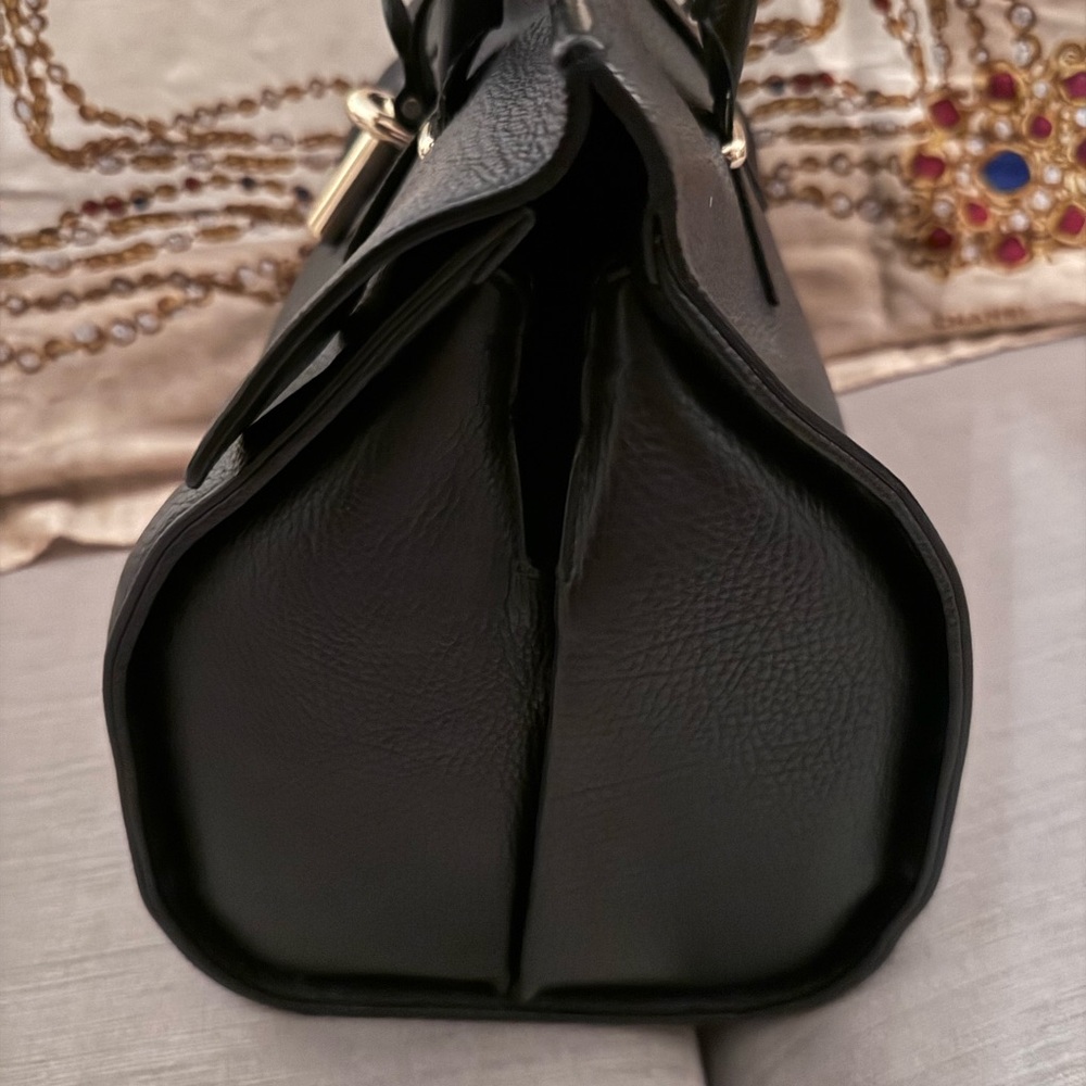 Balenciaga tube round bag in black leather - Picture 5 of 13